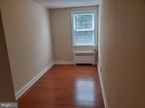 2nd image of 826 Windermere Ave