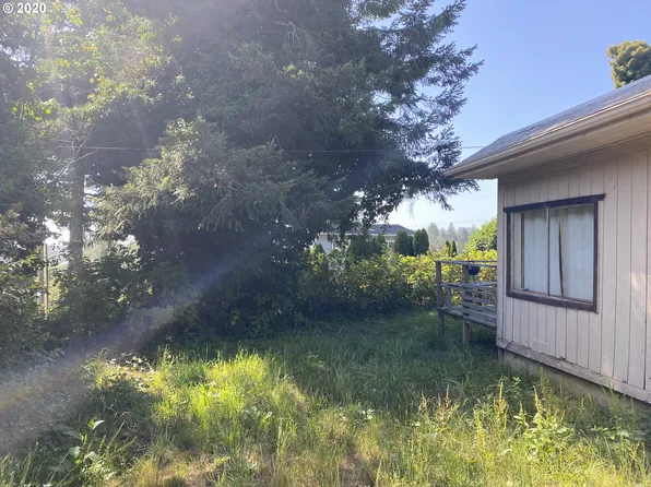 96661 Demoss Rd, Brookings, OR 97415