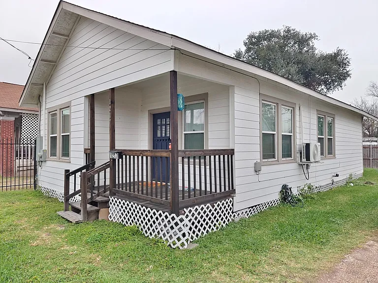 1217 Campbell St — Photo 8