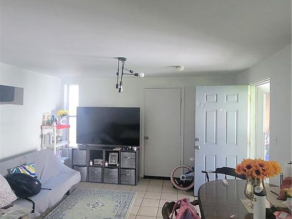 4th image of 250 E Hamilton St