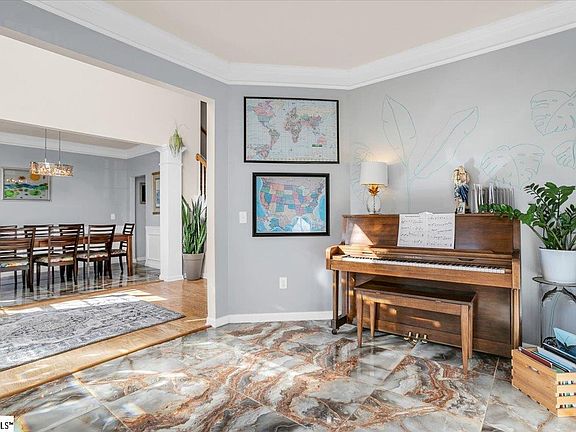 5th image of 306 Tanner Chase Way