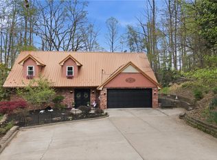 8 Poplar Dr, Vienna, WV 26105