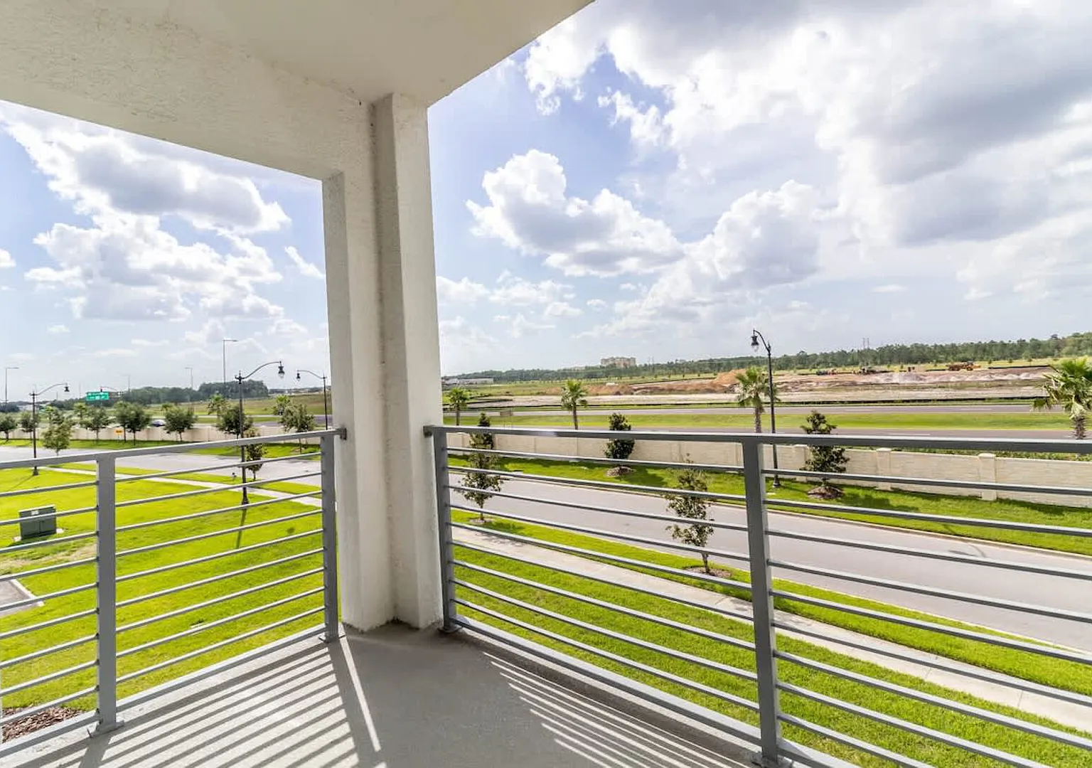 Beautiful Decor 2BR Apartment Near Disney — Photo 4