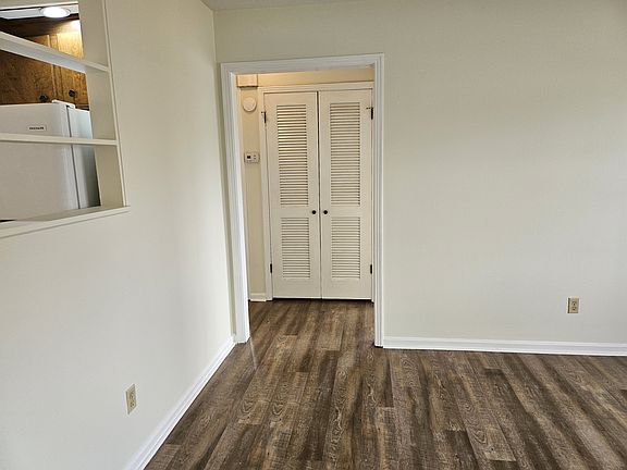5th image of 101 Sherry Ln APT 8