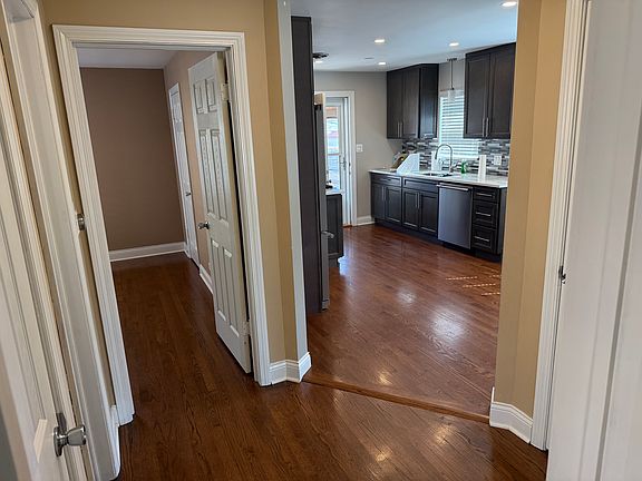 4th image of 5319 N Natoma Ave