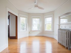 44 Congreve St, Roslindale, MA