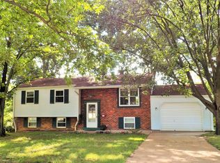 160 Oakside Ln, Saint Louis, MO