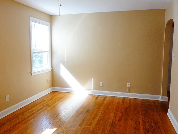 3rd image of 8405 Greenwood Ave APT 2