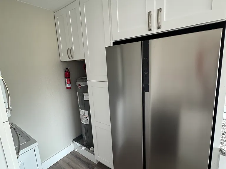 104 E Brown St #B — Photo 5