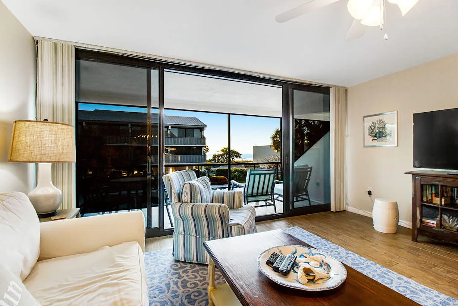 2 bed, 2.0 bath, 1270 sqft, $1,908 — Photo 4
