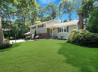 12 Oregon Dr, Huntington Station, NY 11746