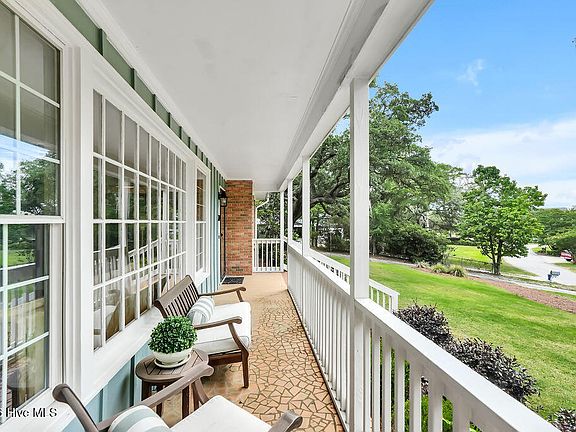3rd image of 207 River Drive