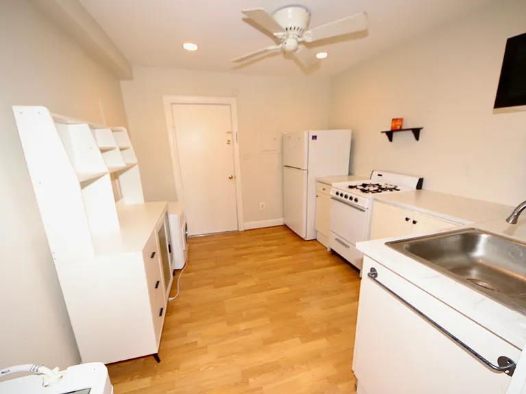 1005 W 36th St #2 — Photo 4