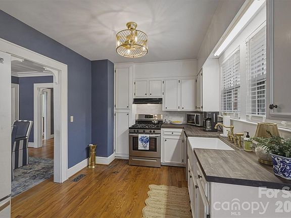 5th image of 406 N Green St