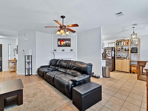 4th image of 609 Lonestar Park Ln