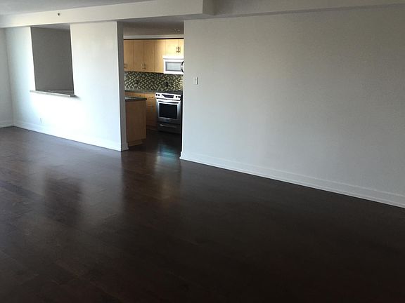 5th image of 304 S Elm Dr #603