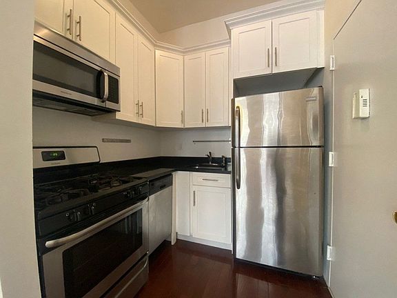 4th image of 399 Putnam Ave #A1
