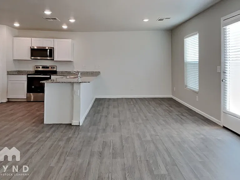 144 W Douglas Ave — Photo 7