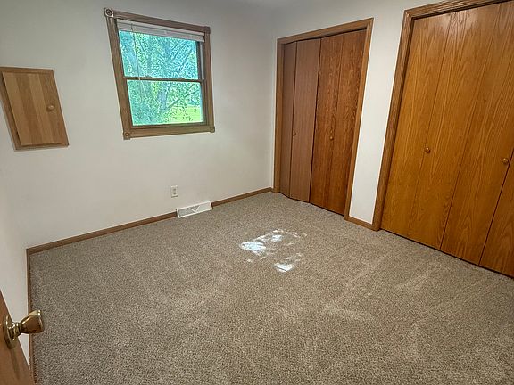 5th image of 173 Walnut St