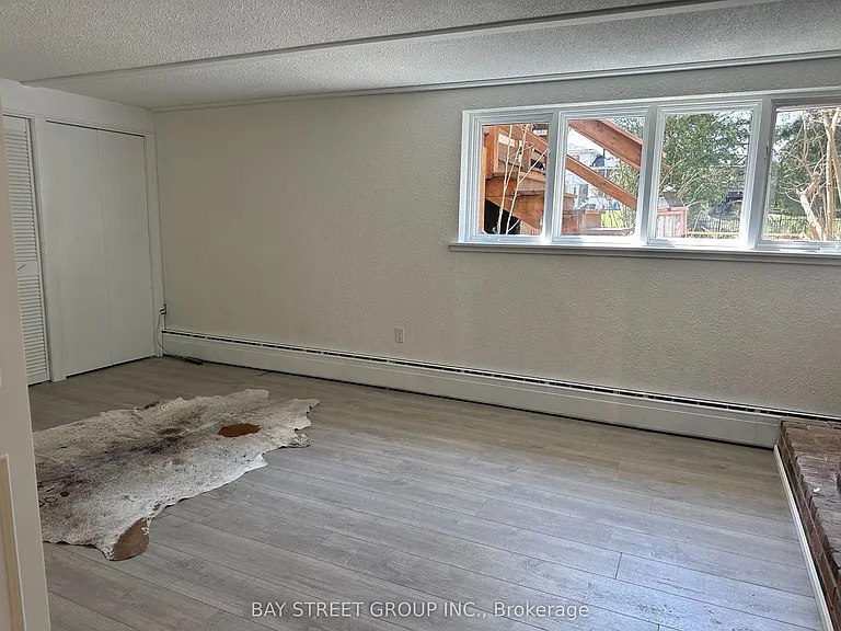 460 Chartwell Rd — Photo 5