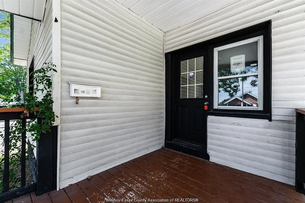 3 bed, 1.5 bath, $2,500 — Photo 4