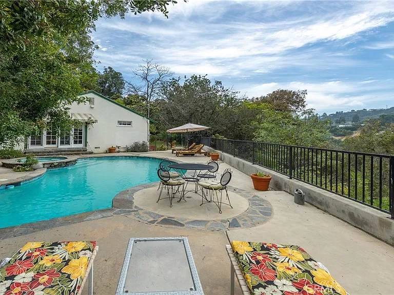 11446 Amanda Dr — Photo 43