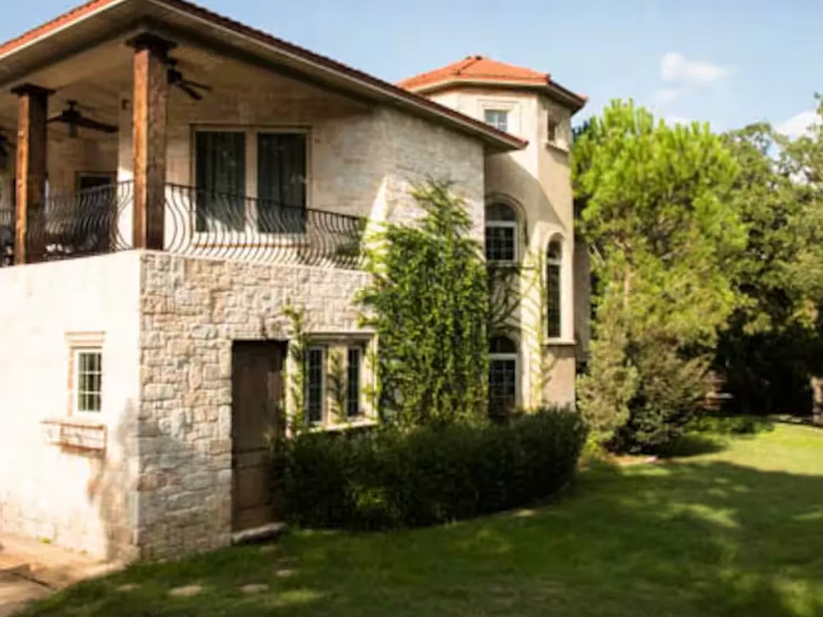 3 bed, 3.5 bath, 2350 sqft, $4,500 — Photo 3