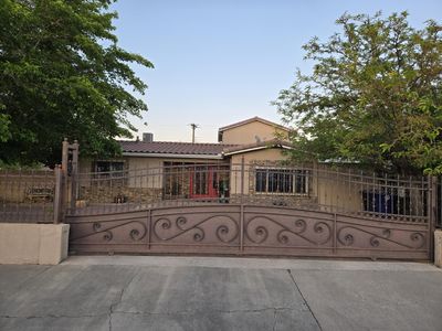 864 Loma Hermosa Dr NW, Albuquerque, NM, 87105