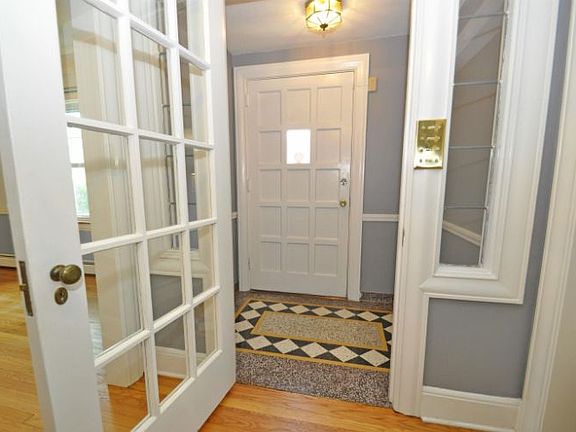 3rd image of 203 S Ironwood Dr