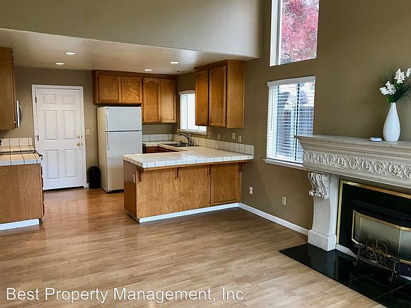 4th image of 636 Burwood Way