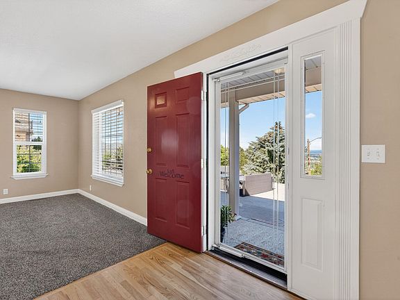 2nd image of 3615 Summit Dr