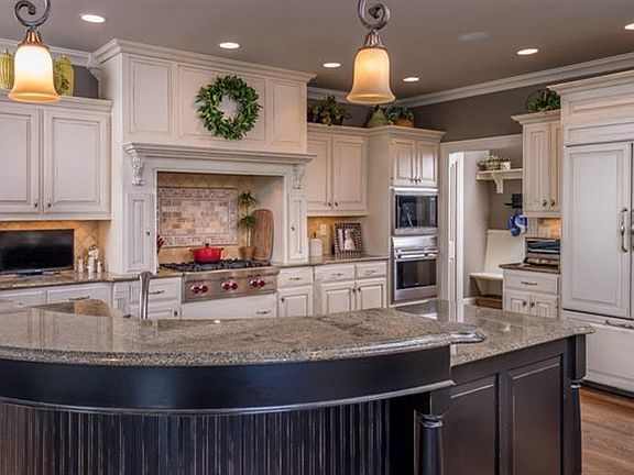 3rd image of 541 E Cambridge Ln
