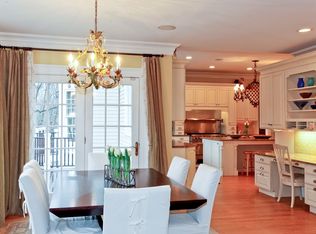 5 Rocky Hollow Dr, Larchmont, NY 10538