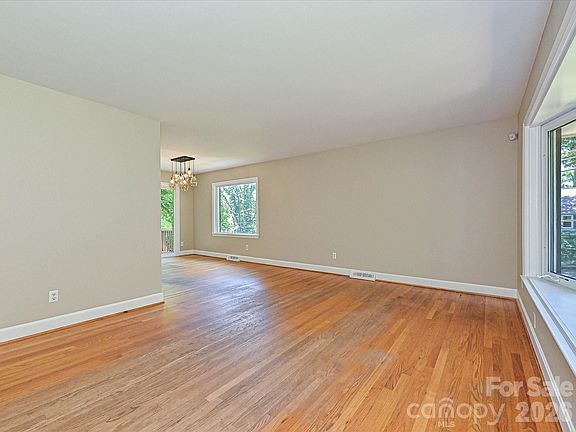 5th image of 6947 Woodstock Dr