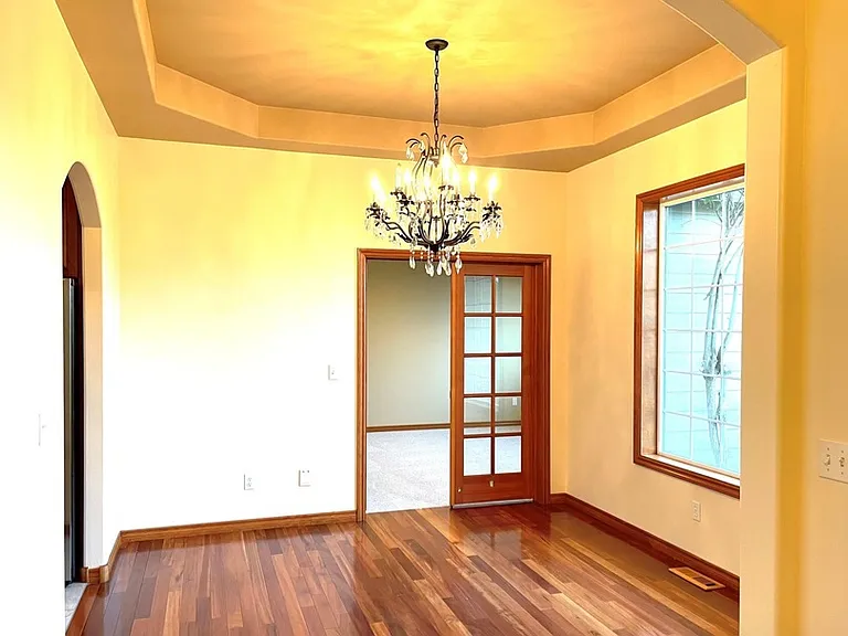 5805 Englewood Ave — Photo 7