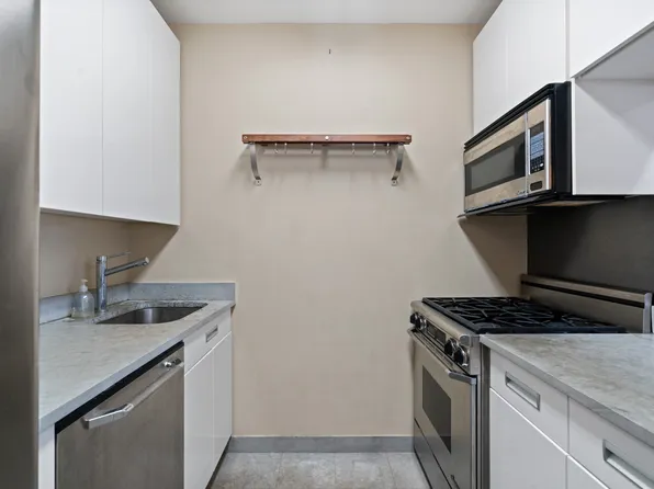 99 John Street 2210 image 3 of 9