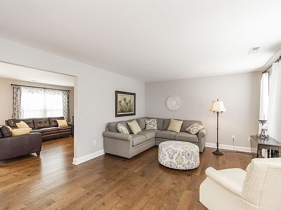 3rd image of 1718 Lions Dr