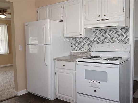 4th image of 793 E Grand Blvd