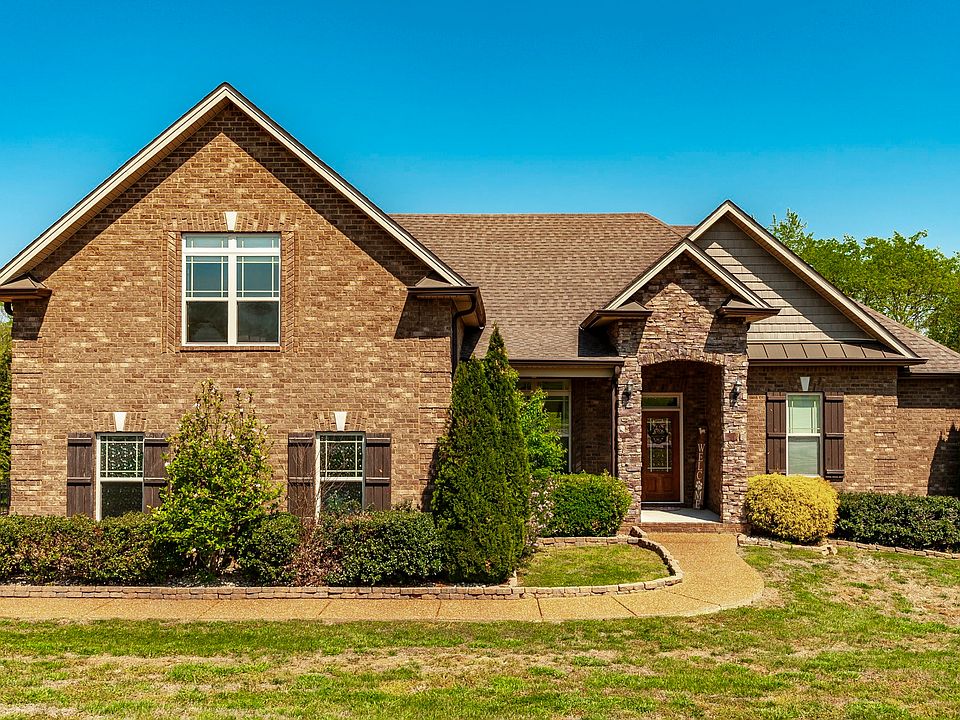1st image of 1004 Robert Lee Dr