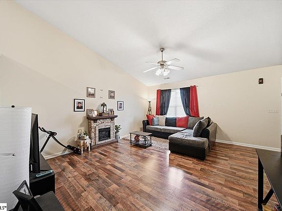 4th image of 300 London Dr