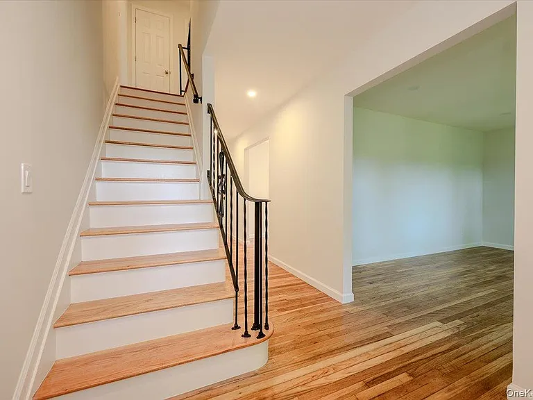 43 Evert St — Photo 2