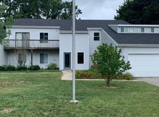 7020 Bonaire Dr NE APT A, Rockford, MI 49341