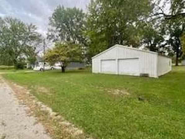 311 E 8th St, Montrose, MO 64770