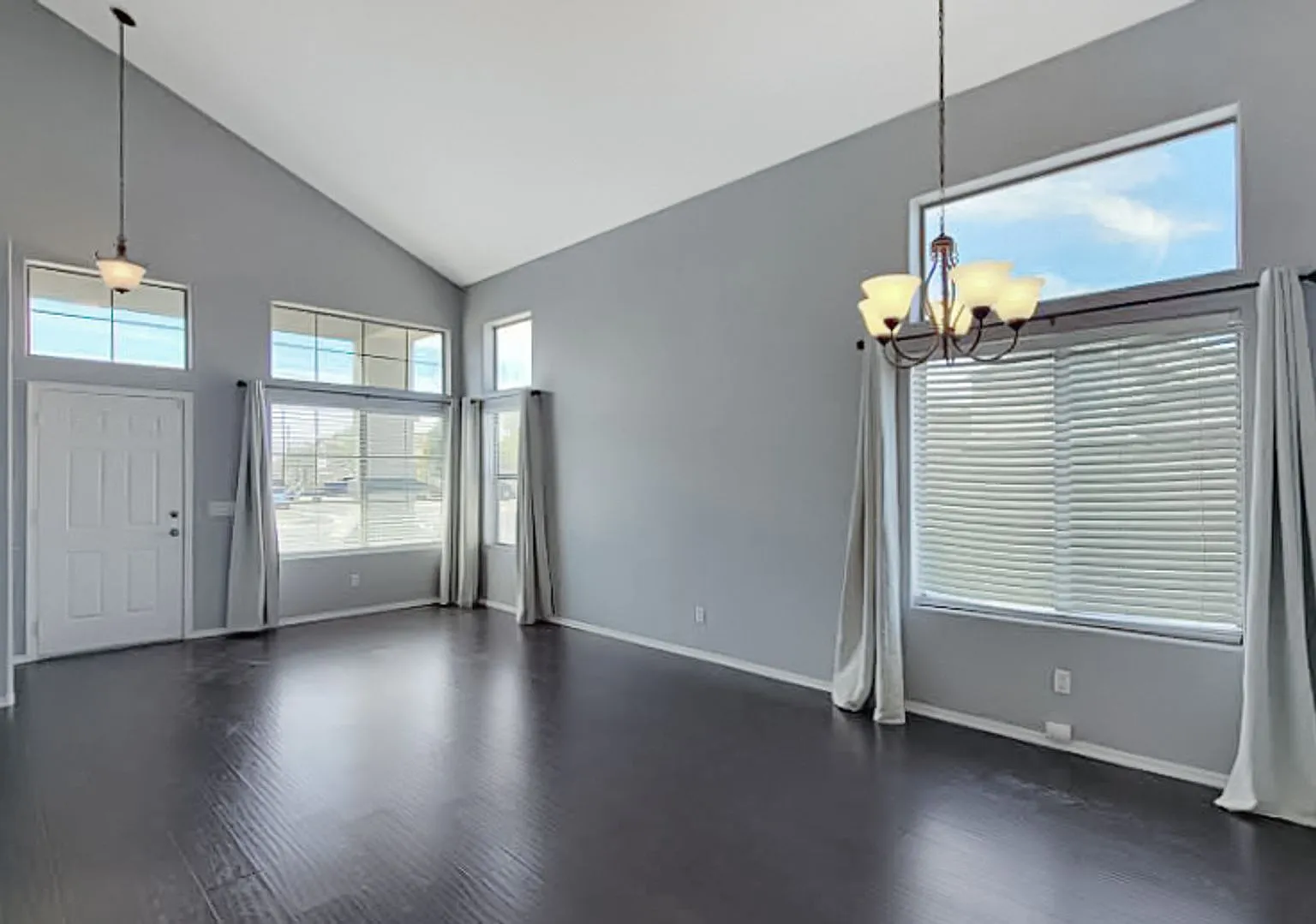 Priced right in a great neighborhood with SOLAR and POOL! — Photo 4