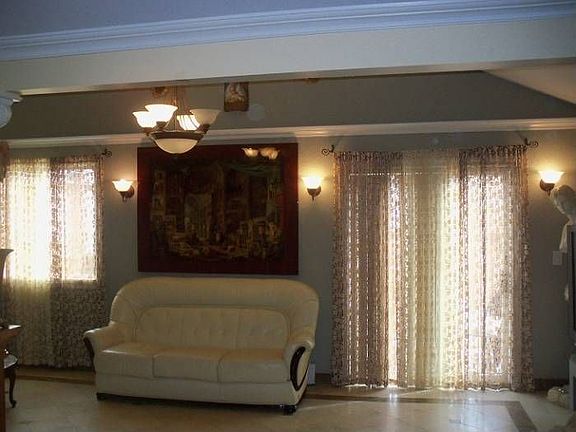 SLIDING DOOR IN LIVINGROO
