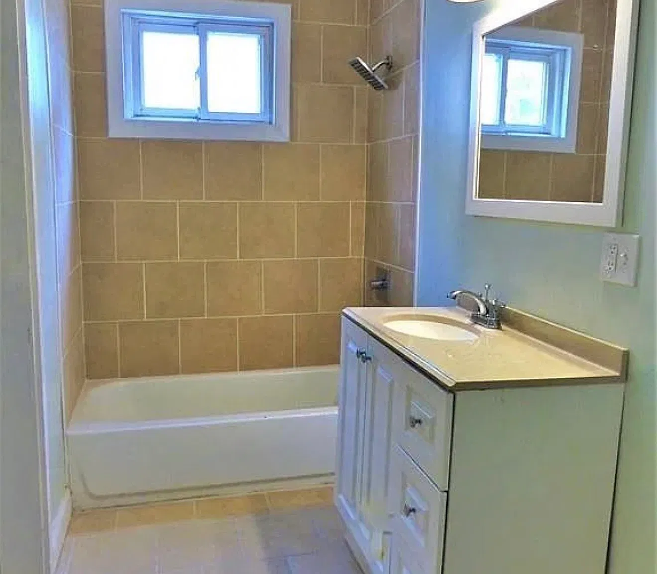 3 bed, 1250 sqft, $2,350 — Photo 4