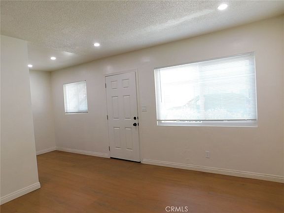 4th image of 920 W Olive Ave APT B