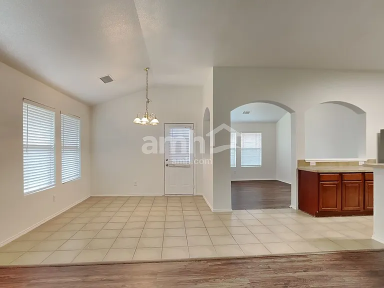 1207 Fox Glen Trl — Photo 7