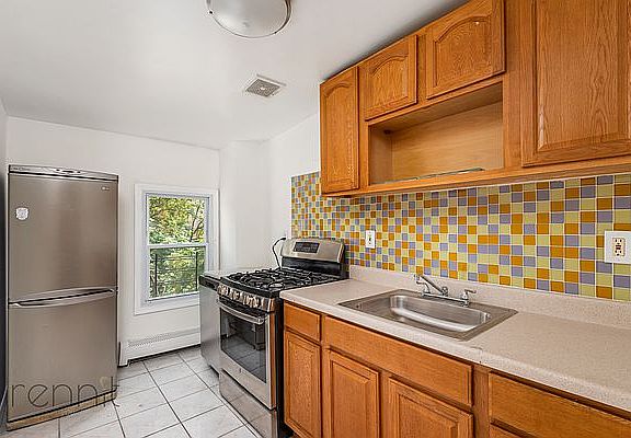 3rd image of 726 Lafayette Ave #4B