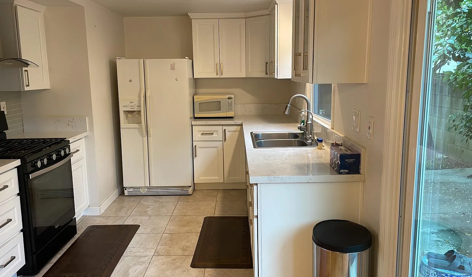 3 bed, 2.5 bath, 1639 sqft, $3,460 — Photo 4